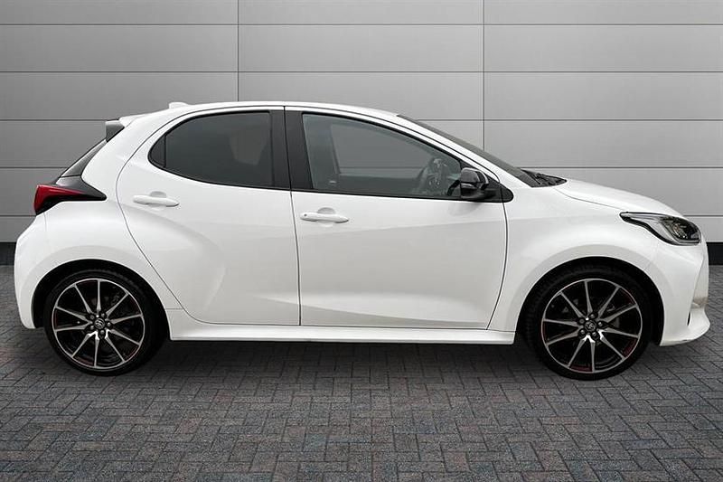 Used Toyota Yaris Hybrid Sport 116 HP (85 kW) 2023 White Hatchback