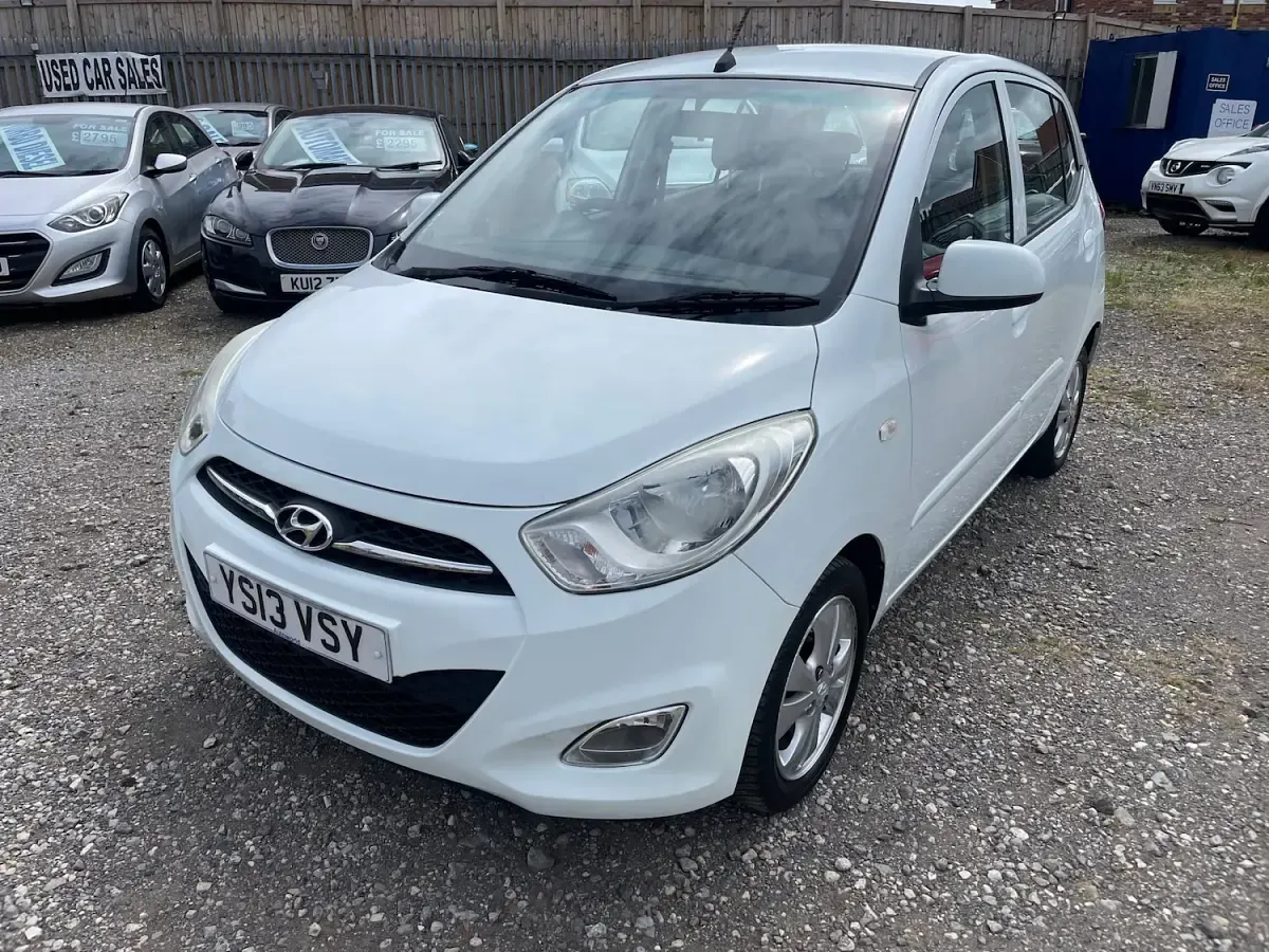 Used Hyundai i10 Active 83 HP (61 kW) 2013 White Hatchback