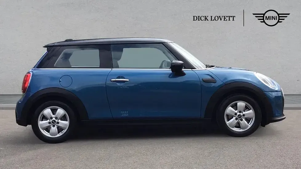 Used Mini Cooper Classic 134 HP (98 kW) 2023 Blue Hatchback