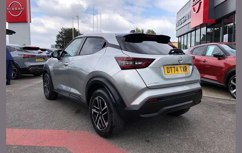 Usado Nissan Juke N-Connecta 114 CV (83 kW) 2025 Plateado SUV