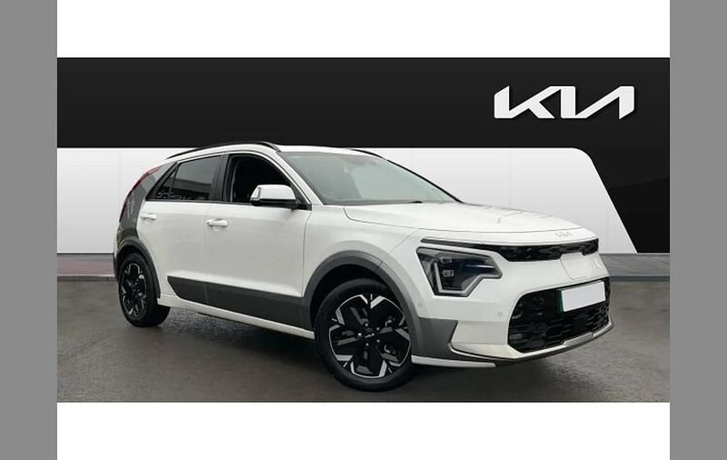 White Used 2022 Kia e-Niro SUV | £20,654 (Fair price) - Image 1/4