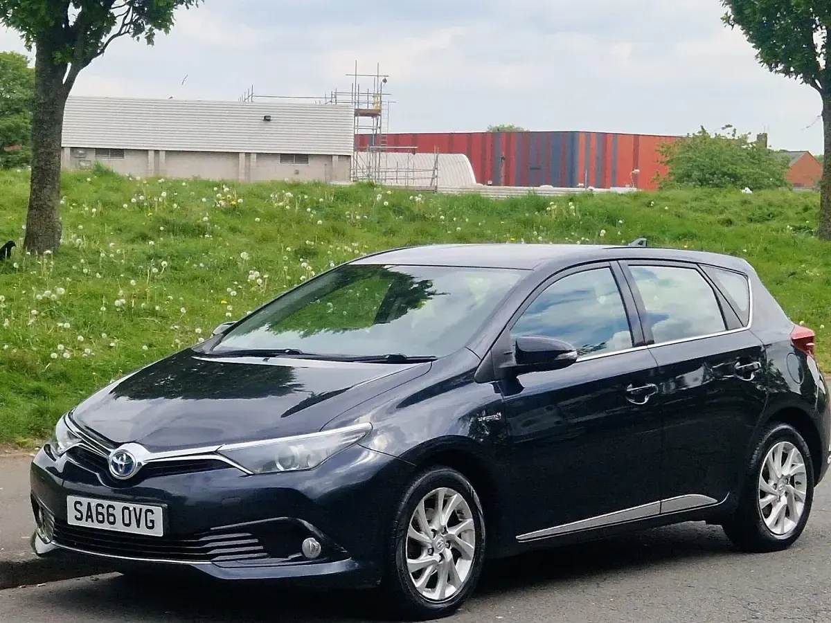 Used Toyota Auris Hybrid Business Edition 2016 Grey Hatchback