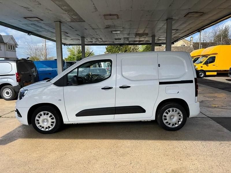 Used Vauxhall Combo Sportive 100 HP (73 kW) 2020 White MPV
