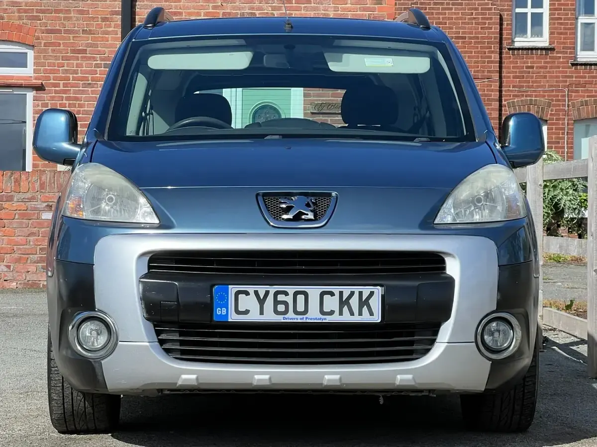 Used Peugeot Partner Tepee Outdoor 90 HP (66 kW) 2010 Blue MPV