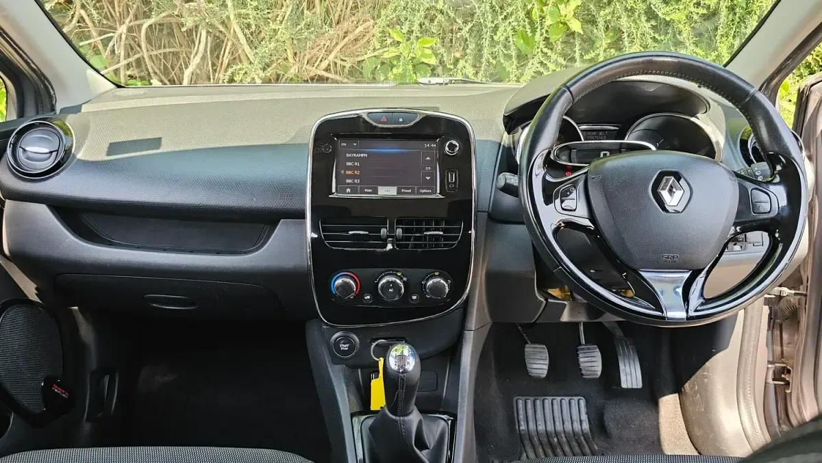 Used Renault Clio Dynamique 90 HP (66 kW) 2014 Grey Hatchback