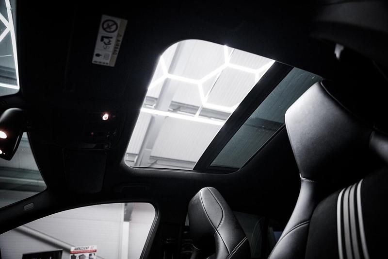 Used Mercedes CLA220 Shooting Brake 177 HP (130 kW) 2017 White Estate