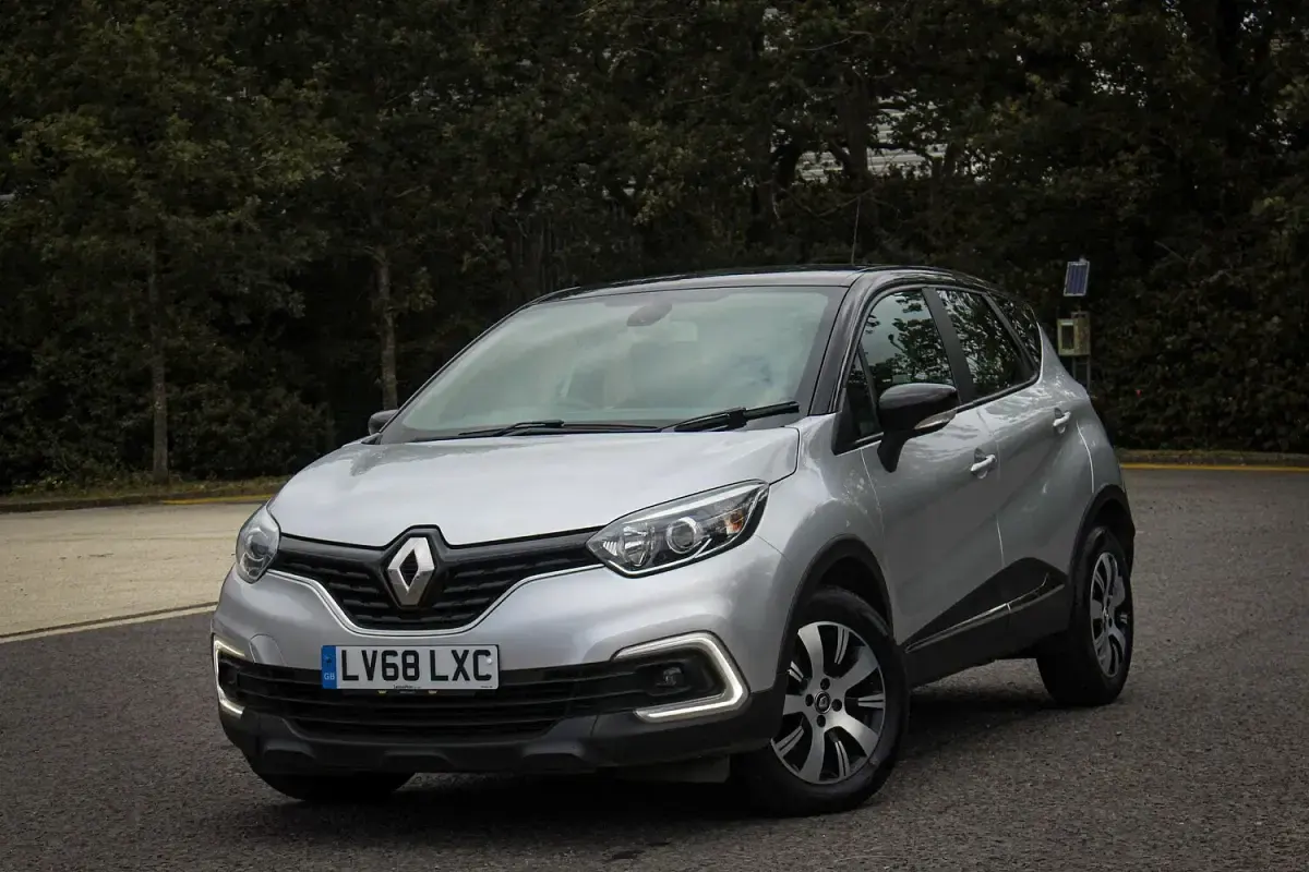 Used Renault Captur Play 2018 Silver/black SUV