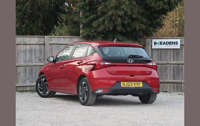 Used Hyundai i20 SE 99 HP (72 kW) 2023 Red Hatchback