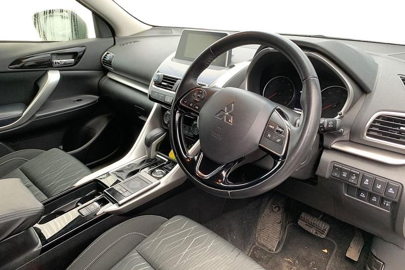 Used Mitsubishi Eclipse 163 HP (119 kW) 2019 White Hatchback