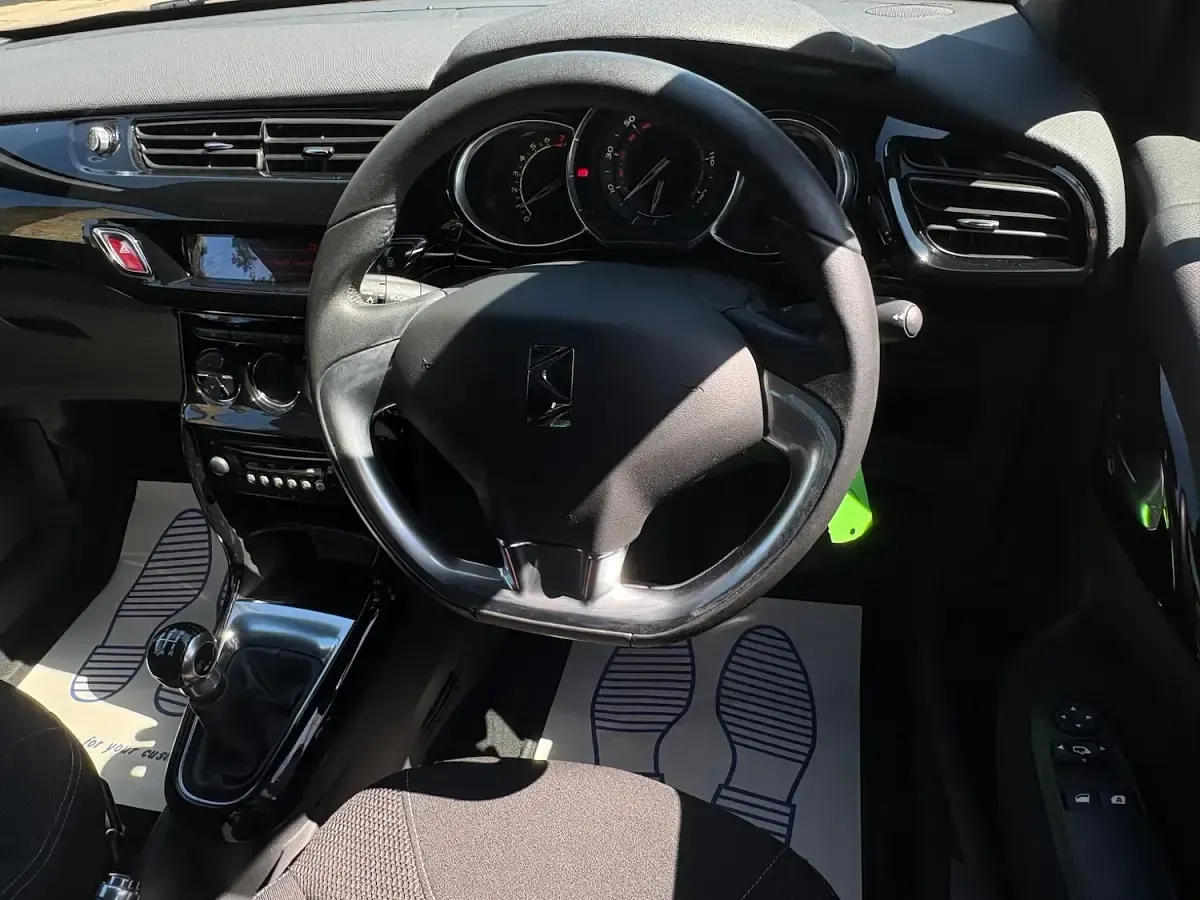 Used Citroën DS3 PureTech 110 HP (80 kW) 2015 Mauve/purple Hatchback