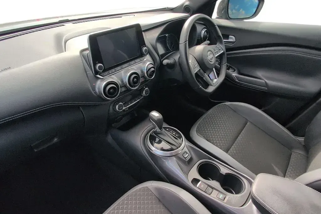 Used Nissan Juke N-Connecta 143 HP (105 kW) 2023 Grey SUV