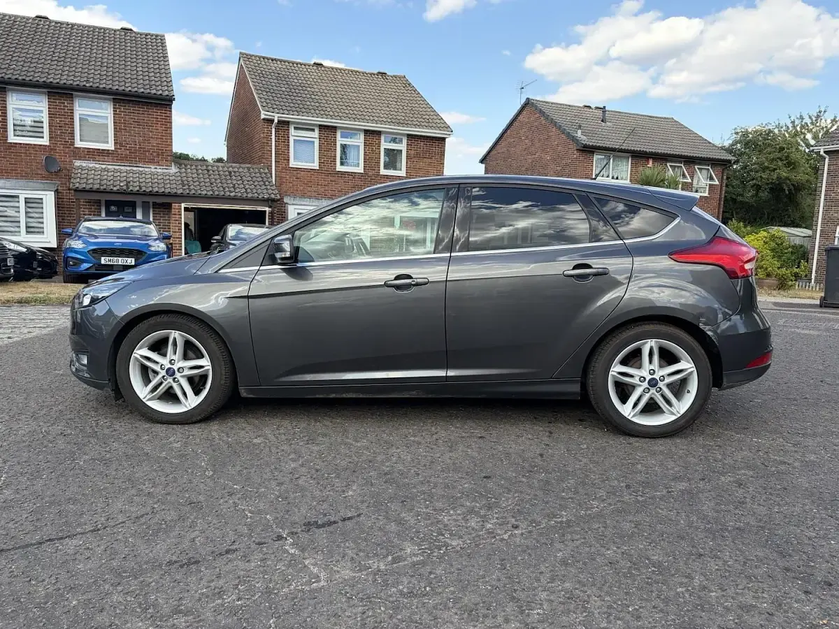 Used Ford Focus Titanium 125 HP (91 kW) 2015 Grey Hatchback