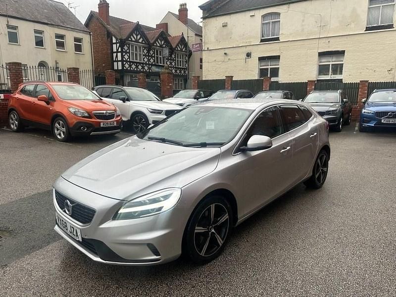 Used Volvo V40 R-Design 122 HP (89 kW) 2018 Silver Hatchback