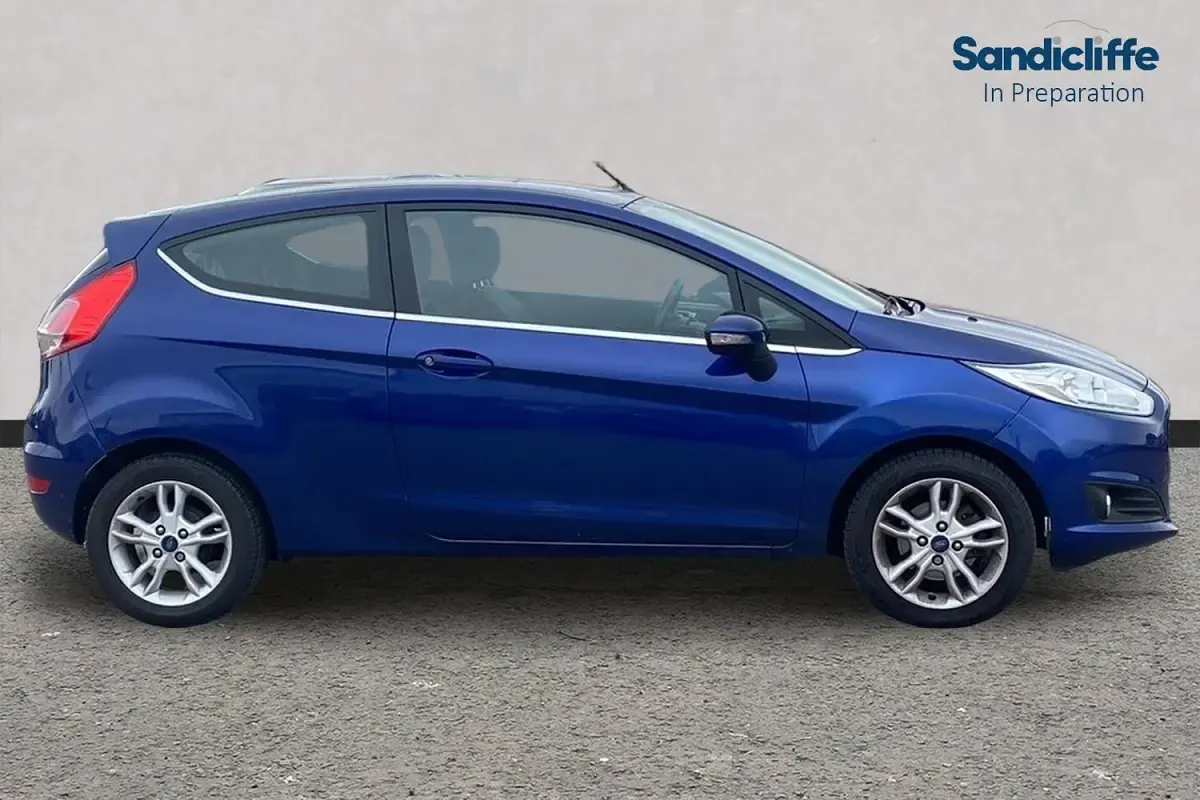Used Ford Fiesta Zetec 82 HP (60 kW) 2017 Blue Hatchback