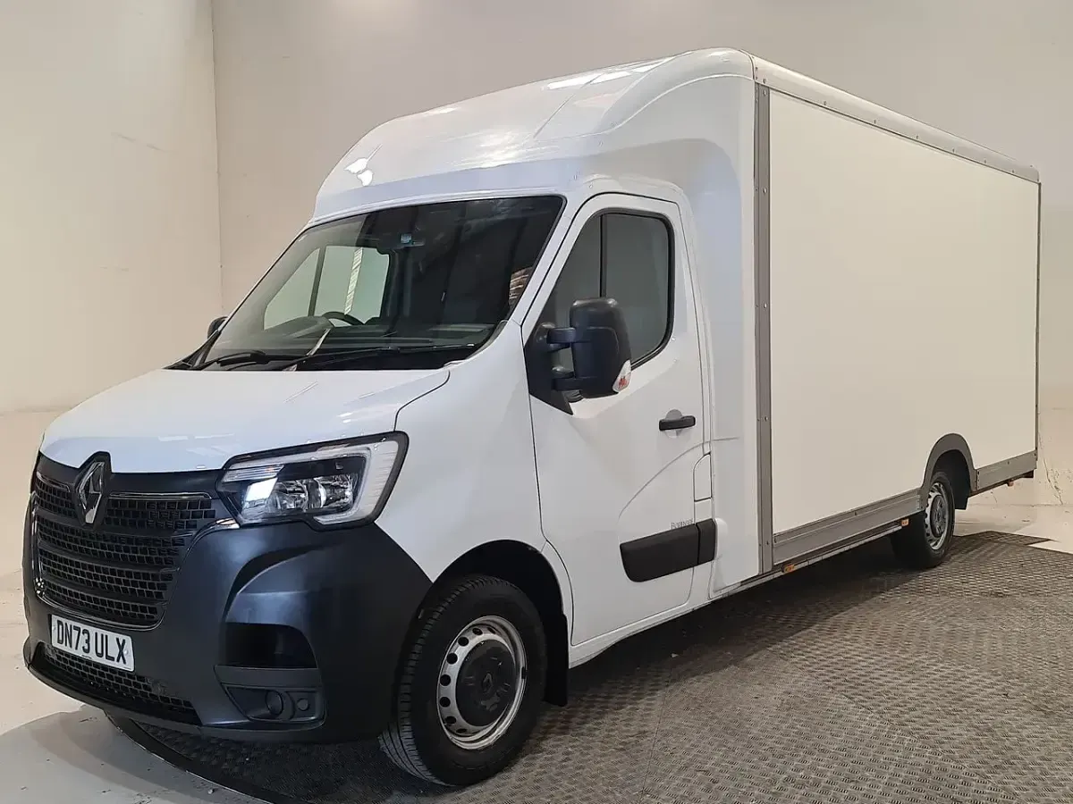 Used Renault Master Business 145 HP (106 kW) 2023 White MPV