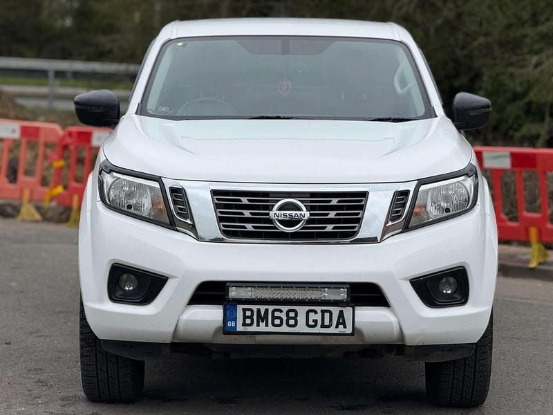 Used Nissan Navara Acenta+ 2019 White Pickup