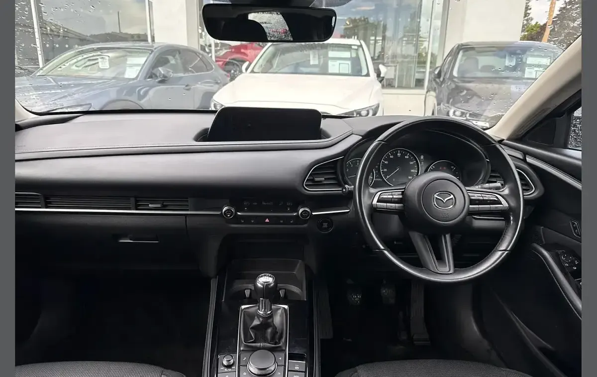Käytetty Mazda CX-30 120 HP (88 kW) 2022 Musta Katumaasturi
