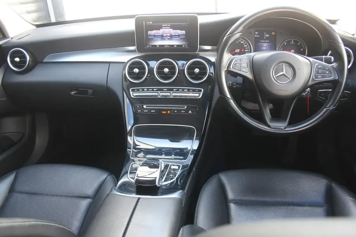 Used Mercedes C220 SE 170 HP (125 kW) 2015 Black Sedan