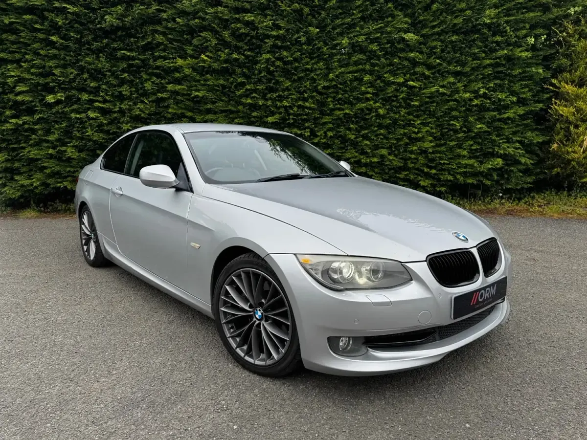 Begagnad BMW 325 2010 Silver Sportkupé