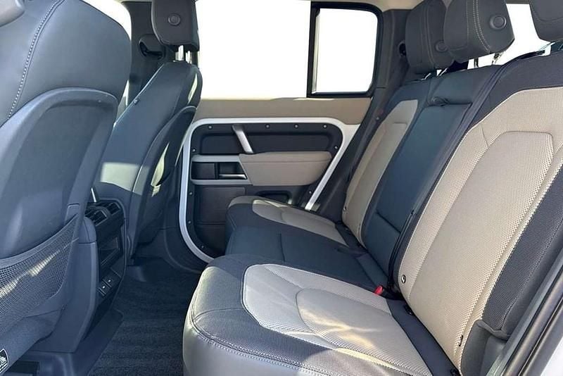 Used Land Rover Defender SE Dynamic 245 HP (180 kW) 2023 White SUV