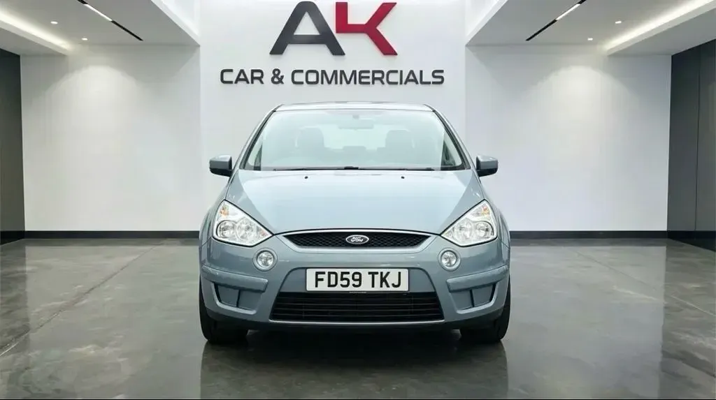 Used Ford S-MAX Zetec 138 HP (101 kW) 2010 Blue MPV