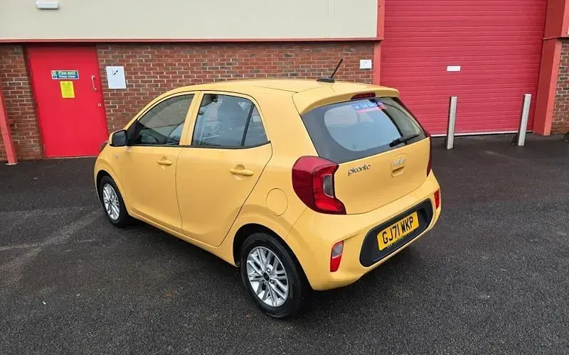 Used Kia Picanto 67 HP (49 kW) 2021 Yellow Hatchback