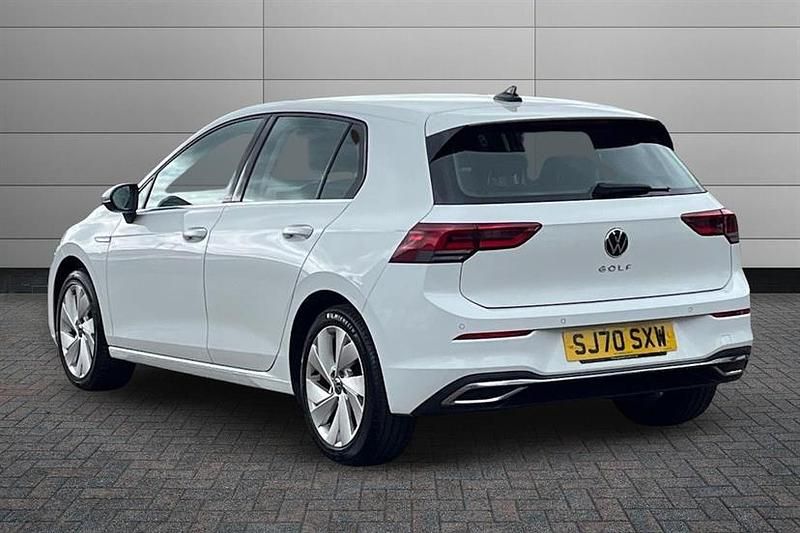 Second-hand VW Golf VII Style 150 CP (110 kW) 2020 Alb Hatchback