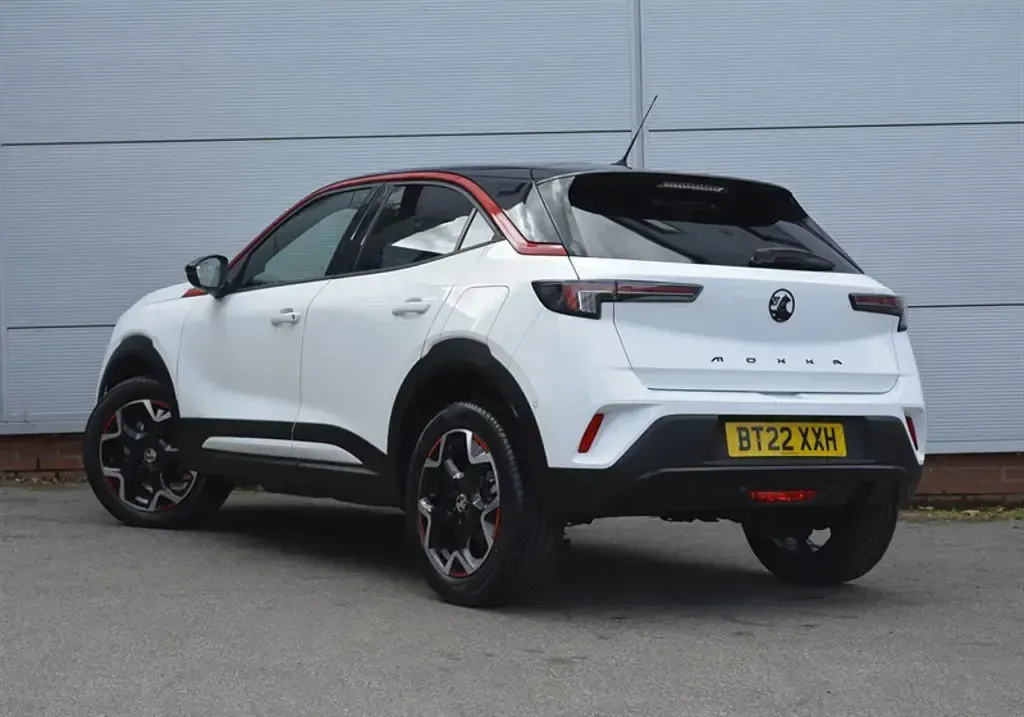 Used Vauxhall Mokka SRi 100 HP (73 kW) 2022 White SUV