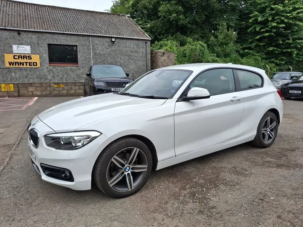 Used BMW 118 Sport Line 136 HP (100 kW) 2018 White Hatchback