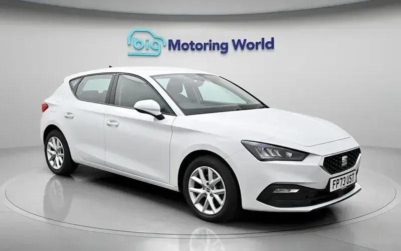 Used Seat Leon SE 110 HP (80 kW) 2023 White Hatchback
