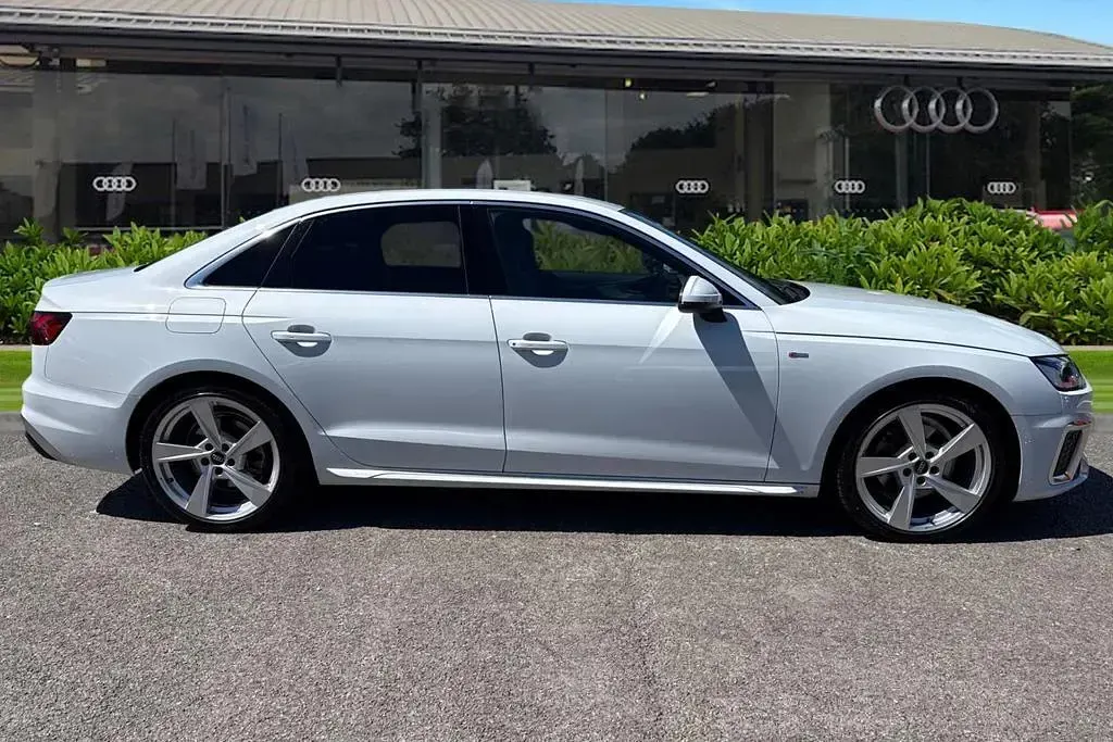 Used Audi A4 S-Line 150 HP (110 kW) 2024 White Sedan