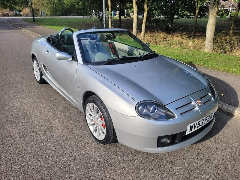 Usado MG TF 135 HP (99 kW) 2004 Prateado Cabrios