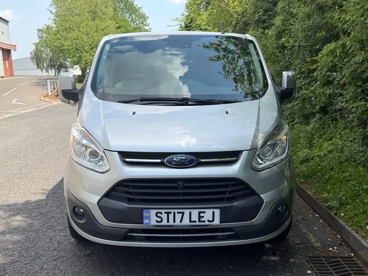 Used Ford Transit Custom Limited 130 HP (95 kW) 2017 Silver Van