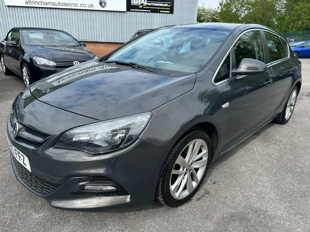 Second-hand Vauxhall Astra 115 CP (84 kW) 2015 Gri Hatchback