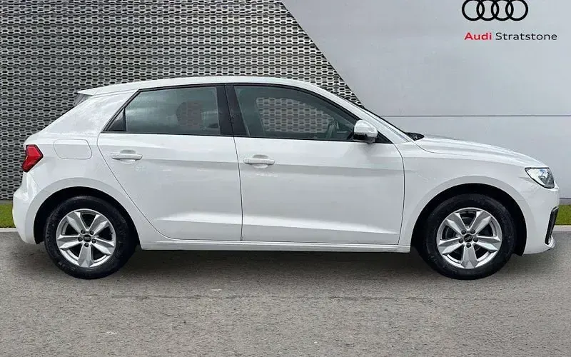Used Audi A1 Sportback 95 HP (69 kW) 2022 White Hatchback