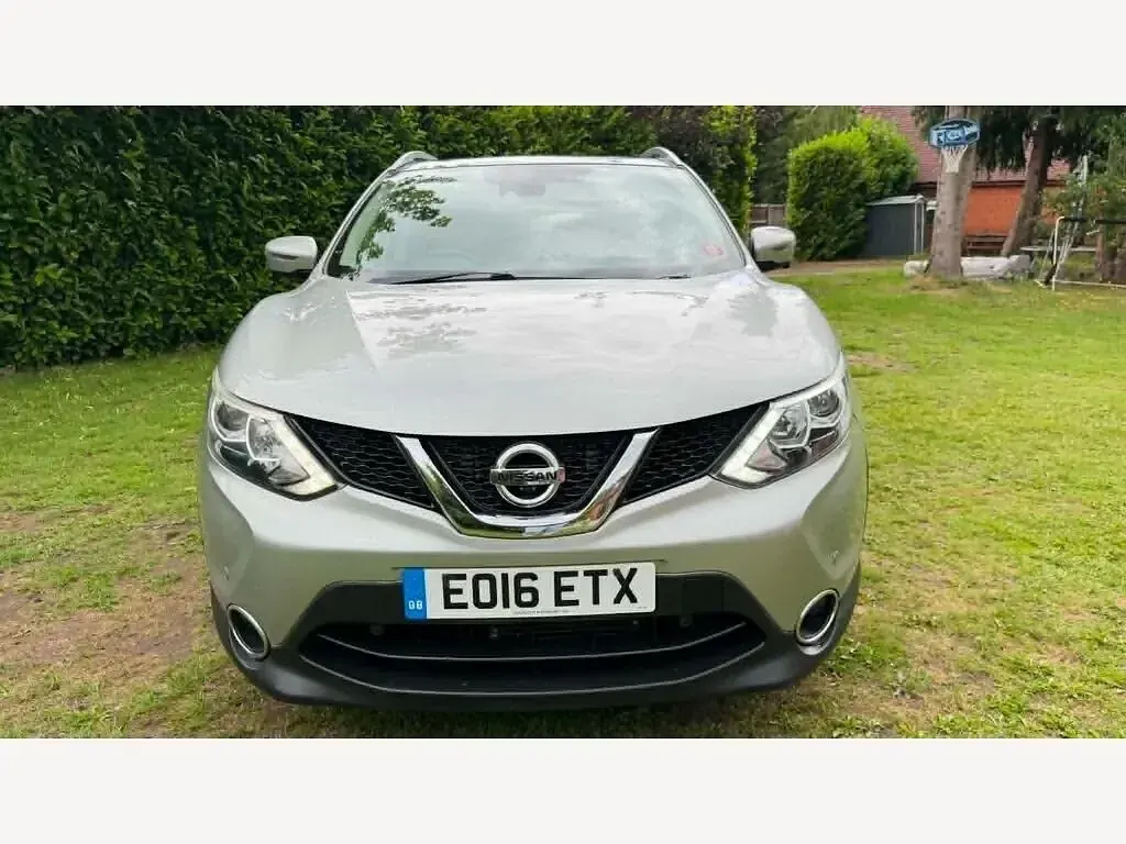 Used Nissan Qashqai N-Connecta 2016 Silver SUV