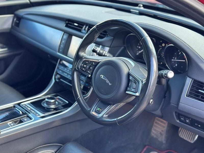 Used Jaguar XF Sportbrake R-Sport 240 HP (176 kW) 2018 Red Estate