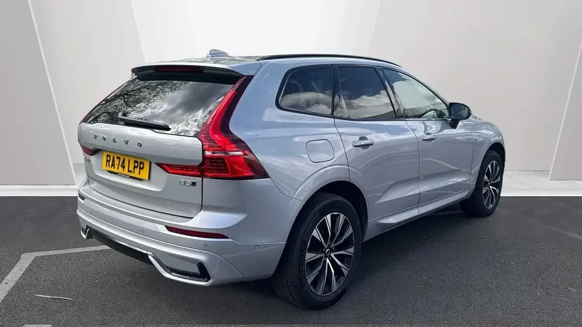 Second-hand Volvo XC60 Plus 250 CP (183 kW) 2025 Argintiu SUV