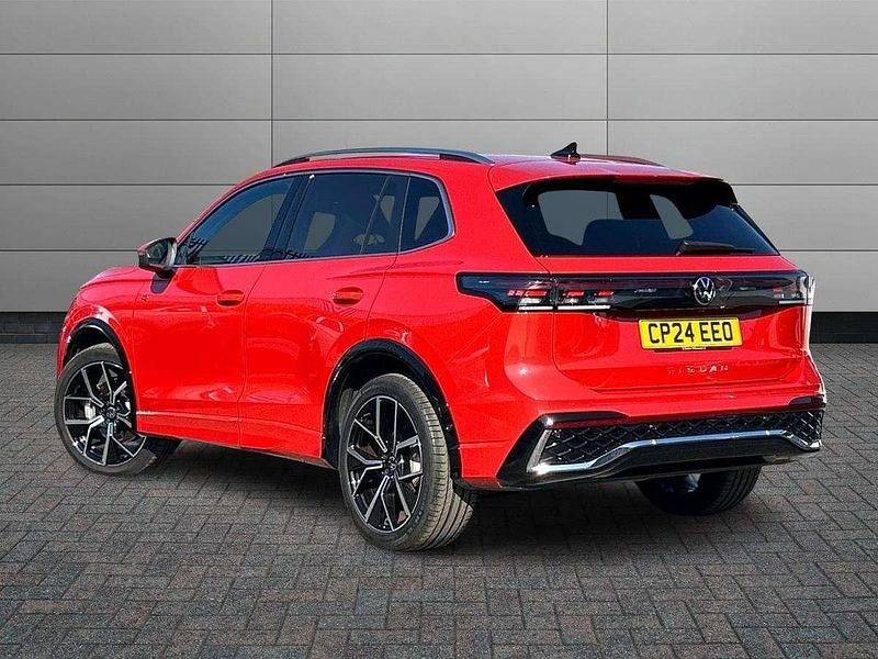 Begagnad VW Tiguan R-line 150 HK (110 kW) 2024 Röd SUV
