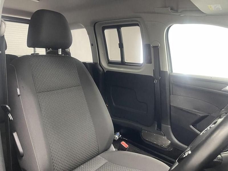 Begagnad VW Caddy S 102 HK (75 kW) 2021 Grå Minibuss