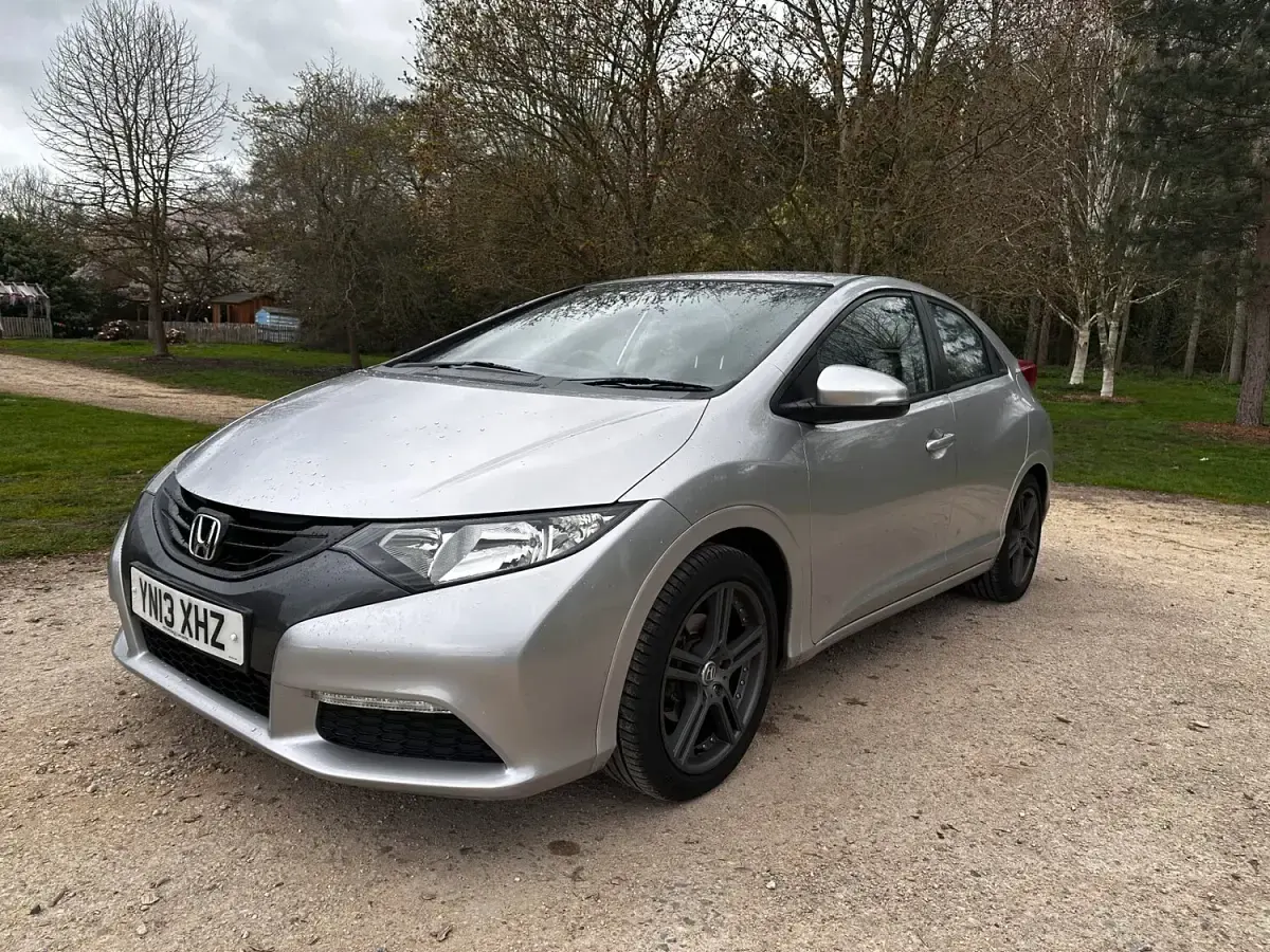 Käytetty Honda Civic 2013 Hopea Viistoperä