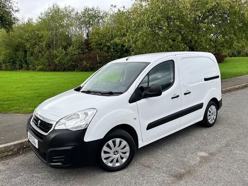 White Used 2017 Peugeot Partner MPV | £3,295 (Good price) - Image 1/4