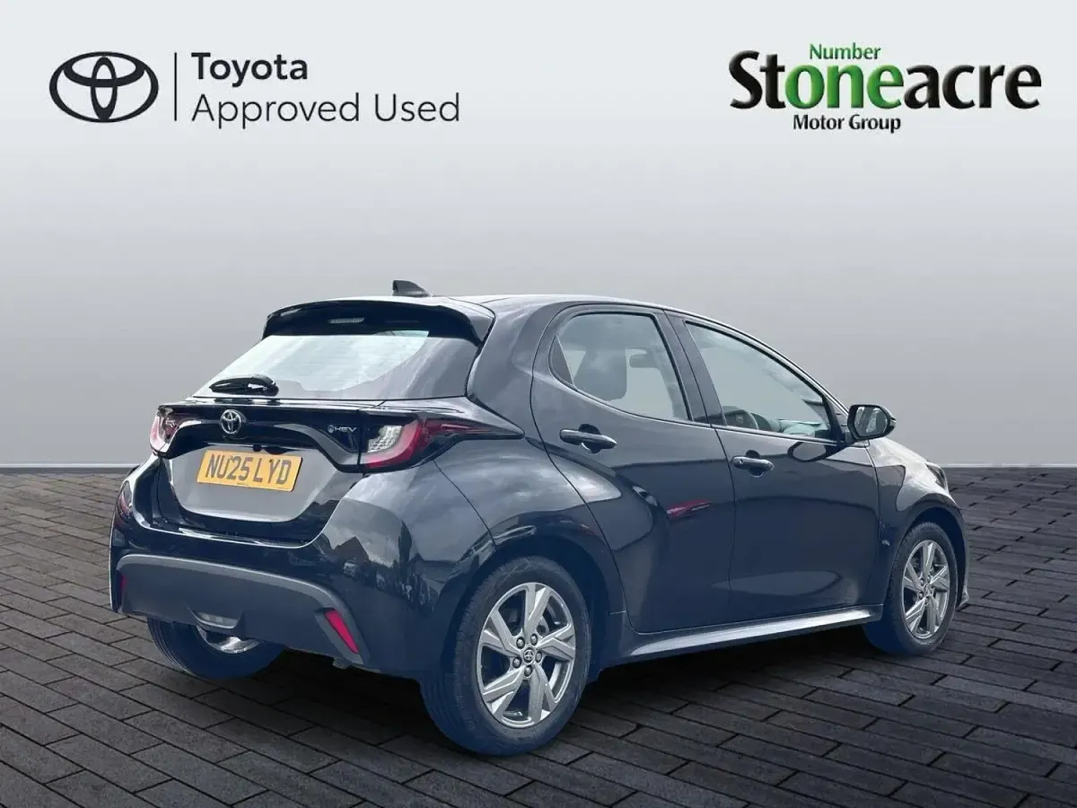 Used Toyota Yaris Hybrid 113 HP (83 kW) 2025 Black Hatchback