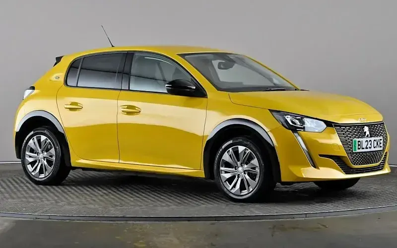 Gebraucht Peugeot e-208 Allure+ 100 kW (136 PS) 2023 Kleinwagen