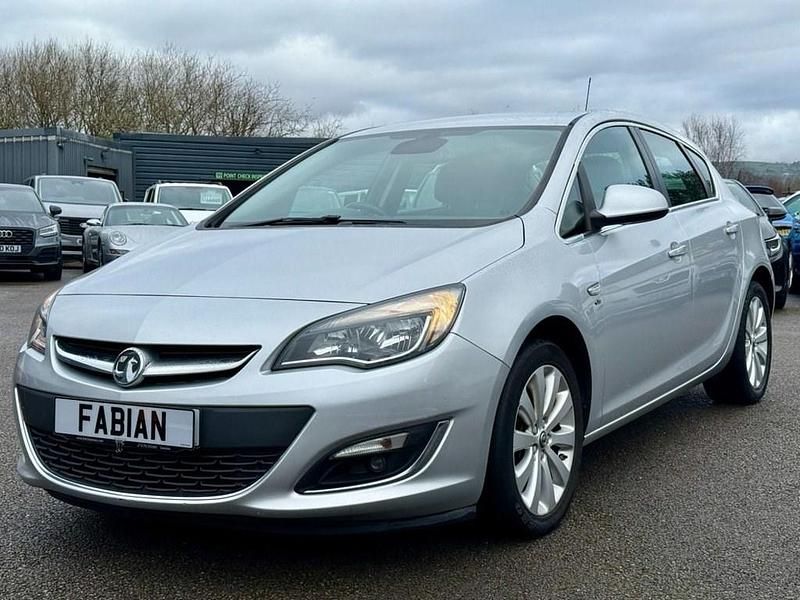 Used Vauxhall Astra Elite 115 HP (84 kW) 2015 Silver Hatchback