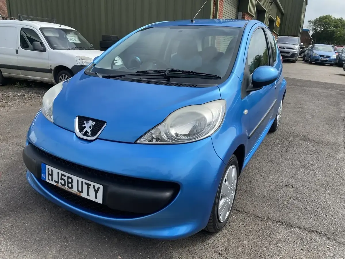 Gebraucht Peugeot 107 Urban Move 68 PS (50 kW) 2008 Blau Kleinwagen