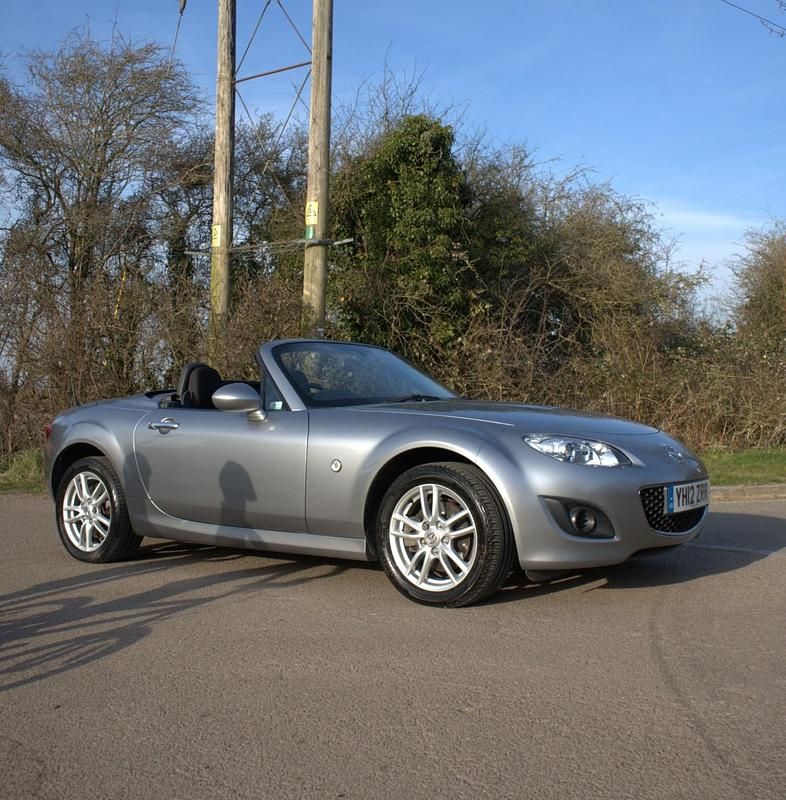 Usado Mazda MX5 125 HP (91 kW) 2012 Prateado Cabrios