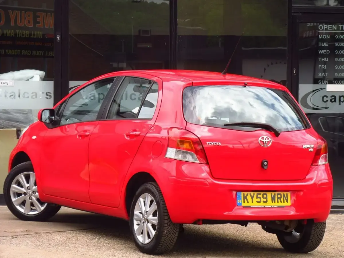 Used Toyota Yaris 101 HP (74 kW) 2009 Red Hatchback