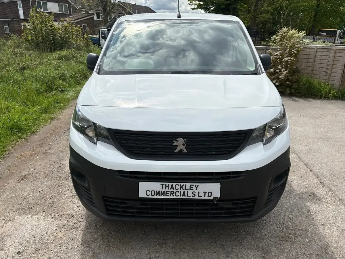 Used Peugeot Partner Premium 131 HP (96 kW) 2023 White MPV