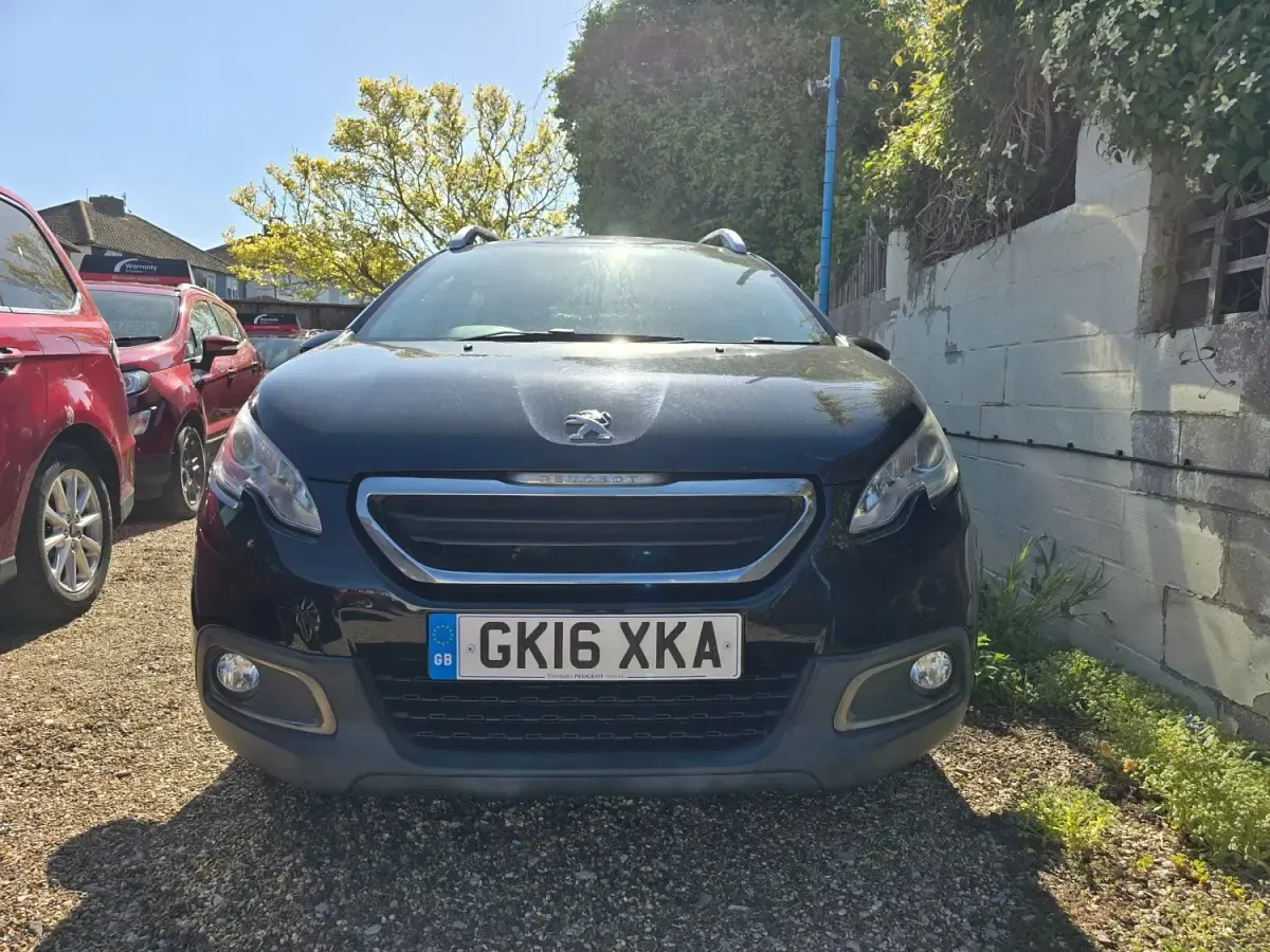Usado Peugeot 2008 Active 82 CV (60 kW) 2016 Negro SUV